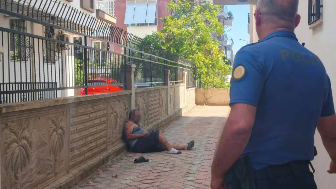 Antalya’da Kendini Yakmak İsteyen Adamı Bakın Kim İkna Etti? 6